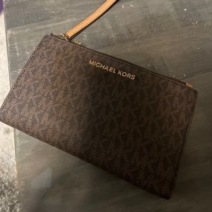 Michael Kors smartphone wallet